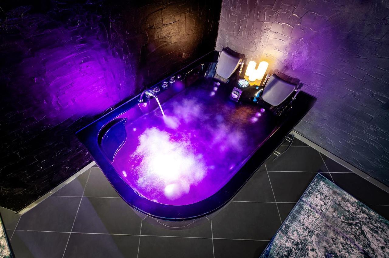 Jacuzzi Cinema Loft Lejlighed Kaunas Eksteriør billede